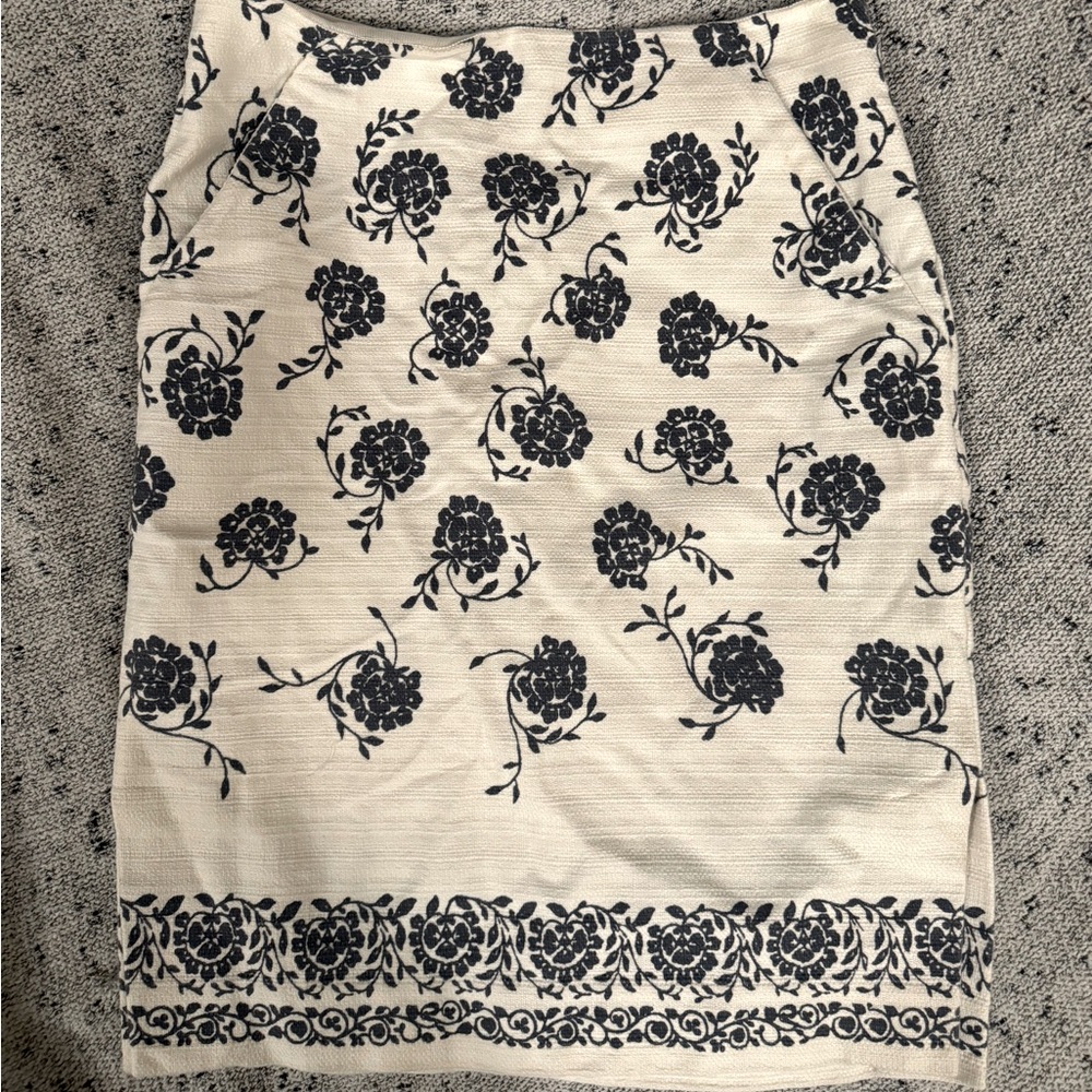 Ann Taylor Loft blue and white floral pencil skirt